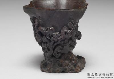 图片[3]-Carved agarwood wine cup with flower-and-fruit decoration, Qing dynasty (1644-1911)-China Archive